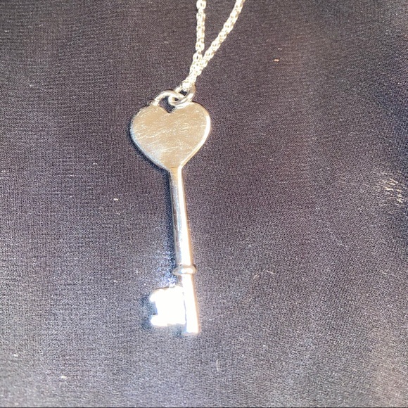 Robins Egg Blue blue heart key necklace in sterling silver - Picture 3 of 3